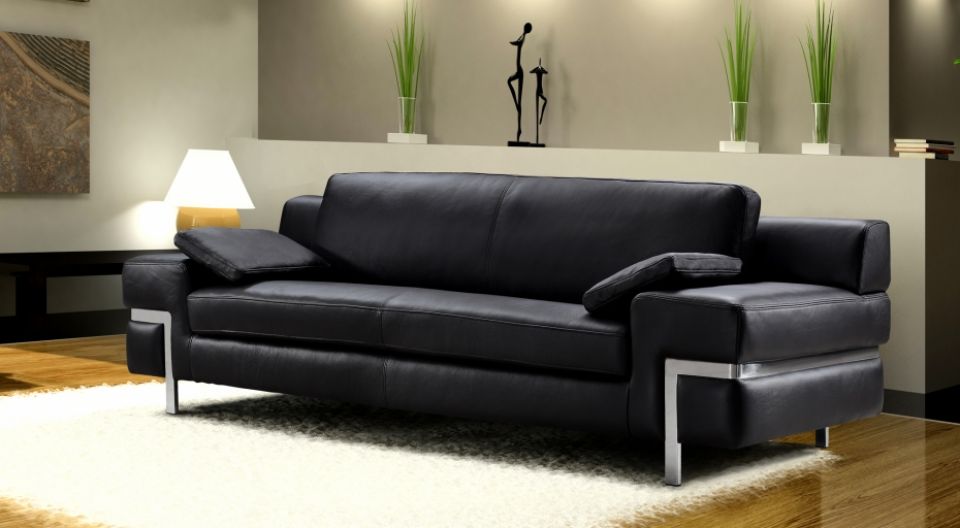 Paltino wyróżnia się prostą formą, subtelną elegancją i minimalistycznym designem.